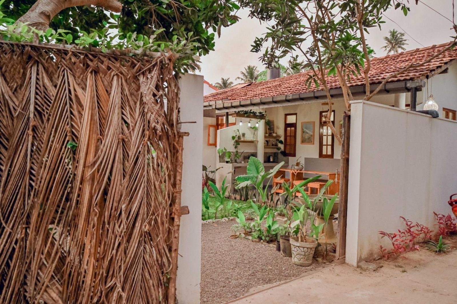Cosynsurf Bed and Breakfast Matara Buitenkant foto